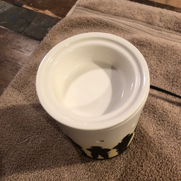 Service & Sacrifice Scentsy warmer. Used in good condition. - Picture 3 of 5